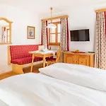 Demelhof Πανσιόν 3*